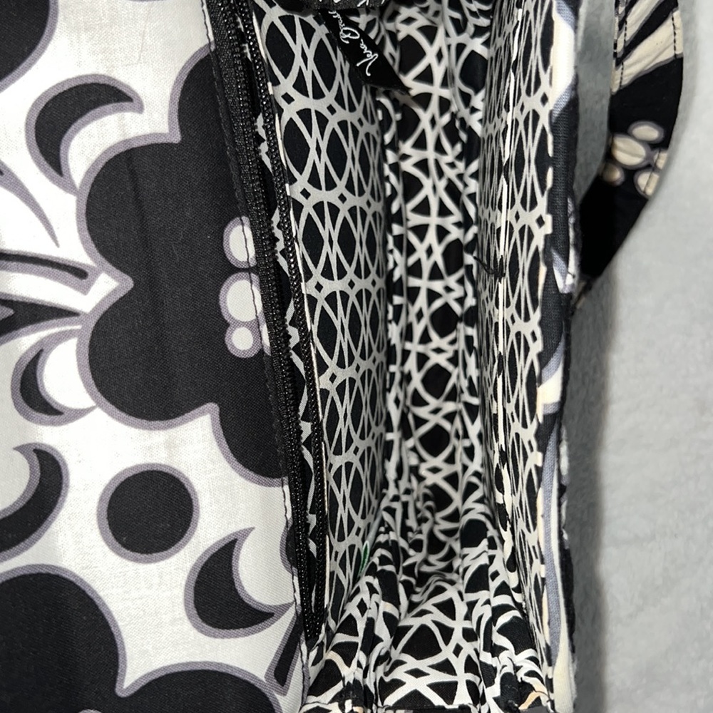 🌼 Vera Bradley Crossbody🌼 - Picture 3 of 4
